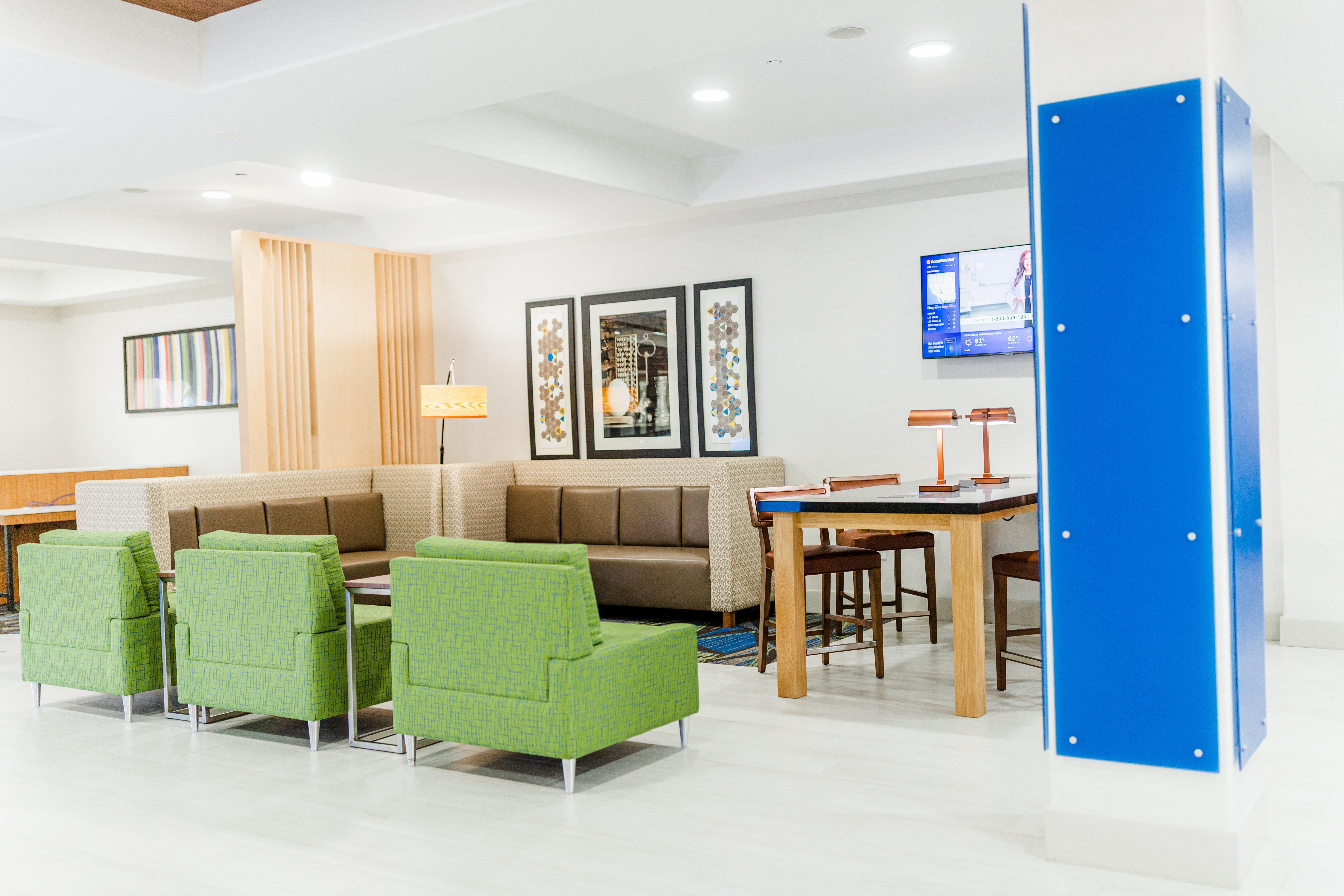 Holiday Inn Express - Andalusia By Ihg Eksteriør billede